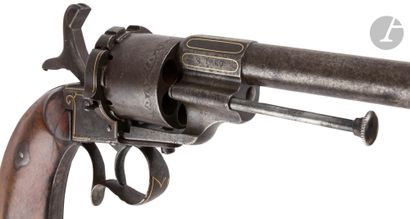  Révolver à broche d officier type Lefaucheux 1858, 6 coups, calibre 12 mm. 
Canon...