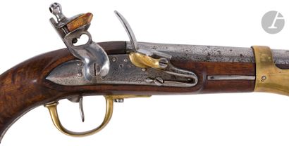  Pistolet d arçon à silex modèle An IX. 
Canon rond à méplats au tonnerre, frappé...