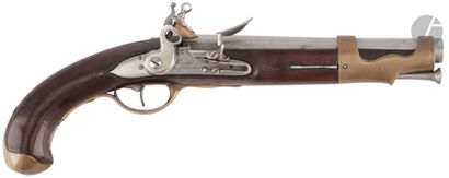  Pistolet d arçon à silex modèle 1767 d officier de dragons. 
Canon rond à méplats...