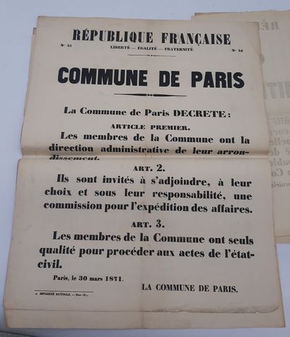  LA COMMUNE DE PARIS PAR LES AFFICHES 
Belle réunion de 35 affiches éditées lors...