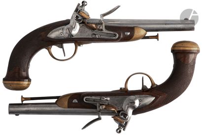 null Pair of cavalry officer's flintlock pistols model 1816-1822. 

Round barrels...