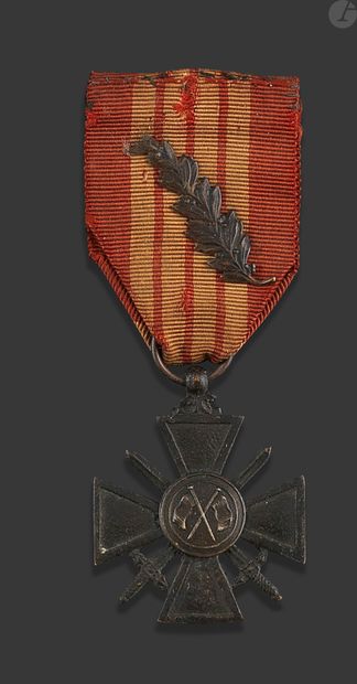  FRANCE 
Croix du guerre 1943 dite « Giraud ». 
En bronze fondu, de fabrication artisanale....