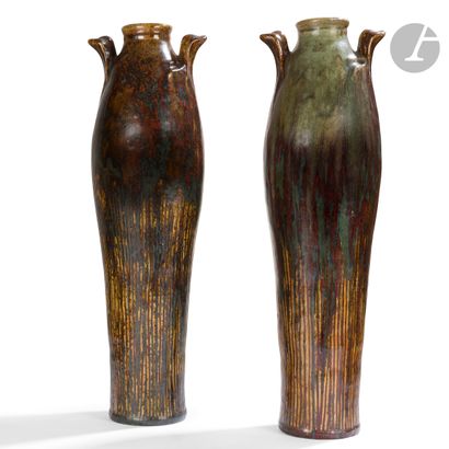 null PIERRE-ADRIEN DALPAYRAT (1844-1910) 
Exceptionnelle paire de hauts vases obus...