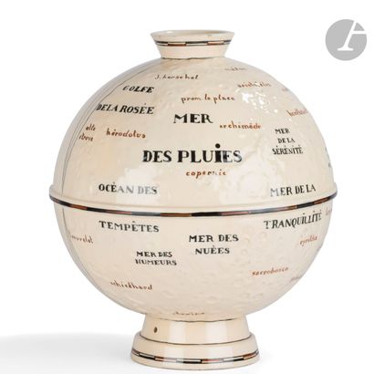null ROBERT LALLEMANT (1902-1954) MEMBER OF THE U.A.M.
Lunar globe, circa 1927-30Rare
and...