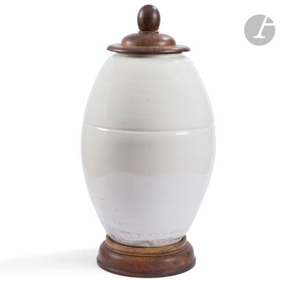 null JEAN BESNARD (1889-1958)
Vision de Chine, pièce unique 1925
Spectaculaire vase...