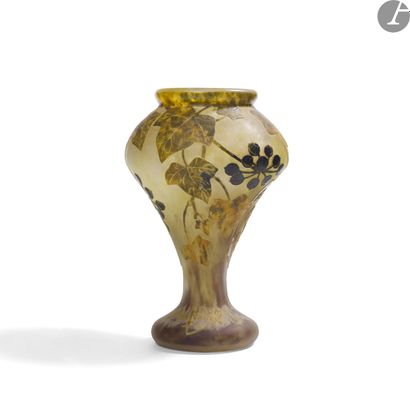 null DAUM
NANCYVirgin
vineBaluster
vase
with dented torso on a circular base. Proof...