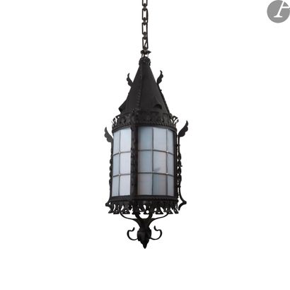 null TRAVAIL 1900 DANS LE GOÛT NÉOGOTIQUE
Importante lanterne en forme de poivrière....