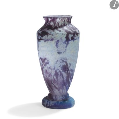 null DAUM NANCYImportant
baluster vase on pedestal and with broad annular neck. Proof...