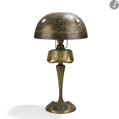 null GEORGES LELEU LUMINAIRES (ACTIF ENTRE 1900 ET 1940)
Chardons
Lampe à pétrole...