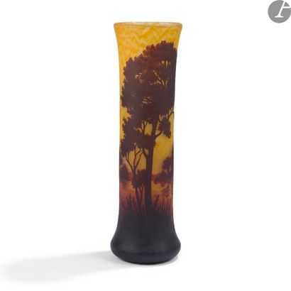 null DAUM
NANCYLacustrine landscapeHigh
tube vase; the base and the neck flared....