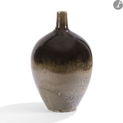 null JEAN BESNARD (1889-1958)
Important vase monté postérieurement en pied de lampe....