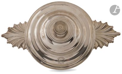 null PARIS 1756 -
1757Silver covered
bowl
, the plain body engraved with a monogram...