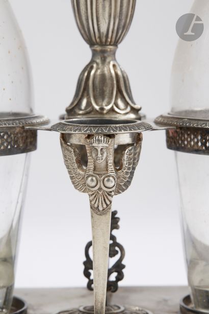 null PARIS 1809 -
1819Silver
oil and vinegar cruet
and its carafes resting on a rectangular...