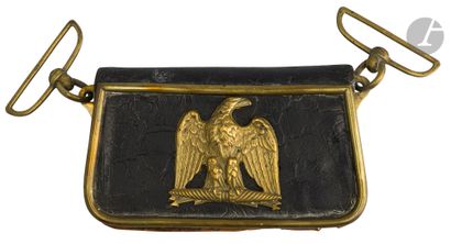 null Giberne d’officier de cavalerie légère type 1845/52.
En cuir noir, motif à l’aigle...