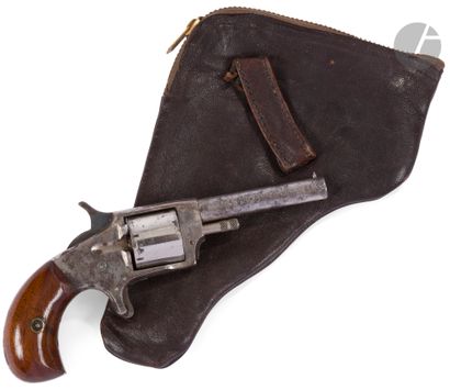 null Revolver Victor n°1, seven shots, gauge 22 annular, simple action. 
Round barrel,...