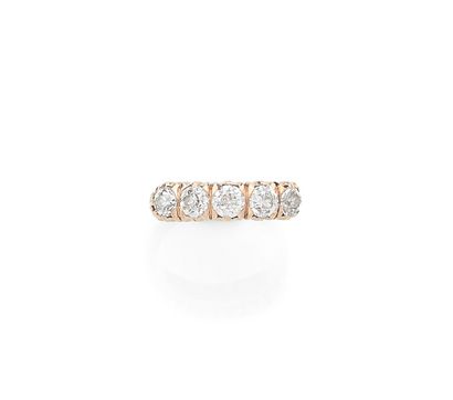 null TIFFANY &
CoRiver
ring
in 18K (750) gold, set with 5 old cut diamonds. Work...