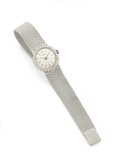 null CLERC
Montre bracelet de femme en or gris 18K (750). Lunettte sertie de diamants,...