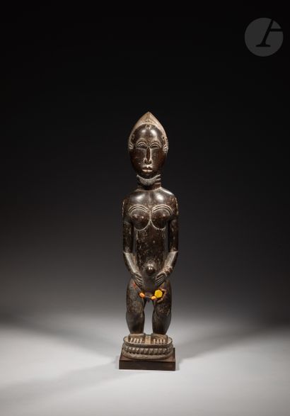 null Ancient and very beautiful male Waka sona statuette.

Probably a husband of...