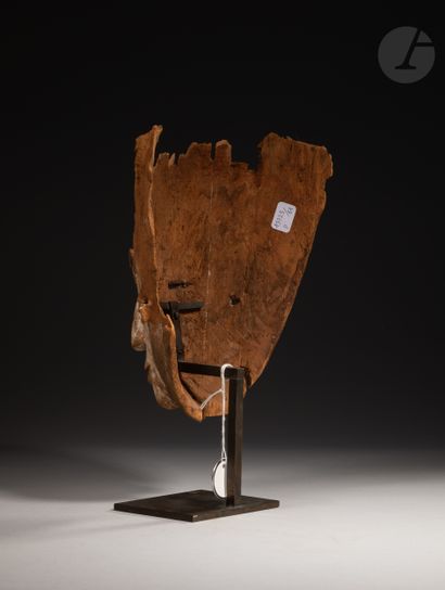 null Ancient and beautiful fragmentary mask

Igbo, Nigeria

Wood, white and black...