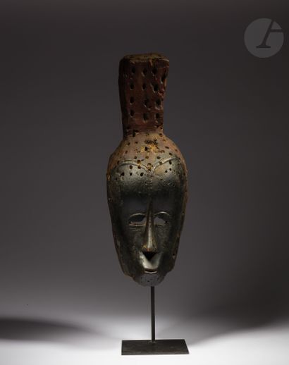 null 
Ancient and rare Kyasa mask of the Dye, topped by a bun structure and decorated...