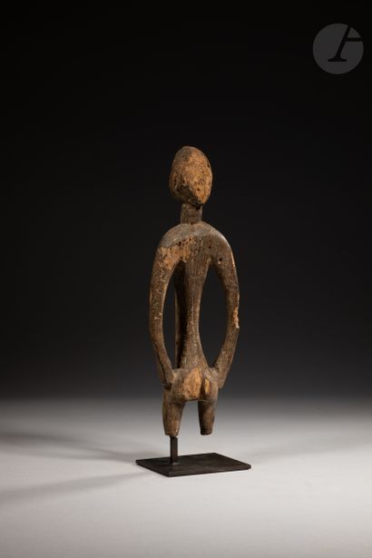 null Small feminine statuette with a scarified body, the arms well detached from...