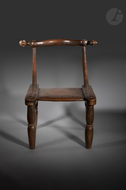 null Very beautiful and old assembled chair with carved back decorated with two heads,...