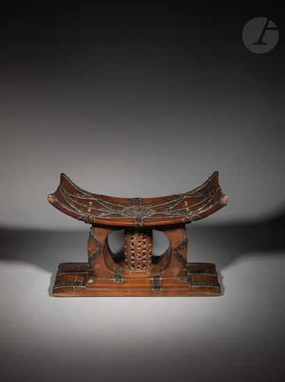 null Exceptional and very old Kotoko Dwa stool whose specific shape refers to a precise...