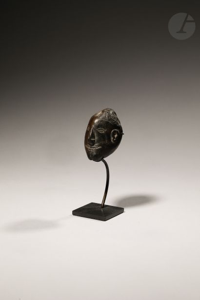 null Belle tête d'homme sculptée en ronde-bosse et gravée

Art populaire des États-Unis,...