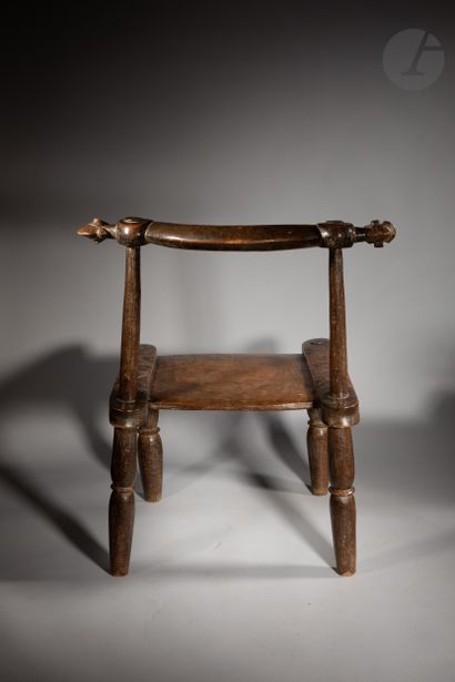 null Very beautiful and old assembled chair with carved back decorated with two heads,...