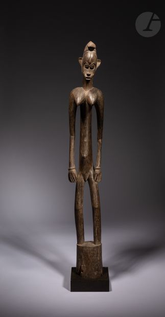 null Beautiful female statue of the Déblé type, scarified on the face and body, in...