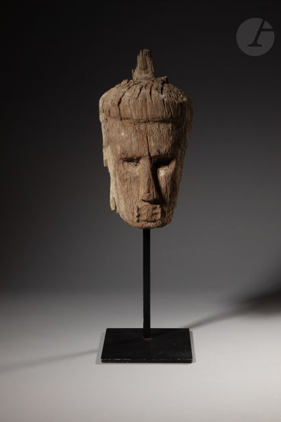 null Ancient and beautiful head, fragment of an ancient sculpture or a pirogue ornament.

Santa...