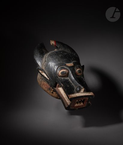 null 
Beautiful polychrome helmet mask of conjuration bonu amwin of the cult of Do,...