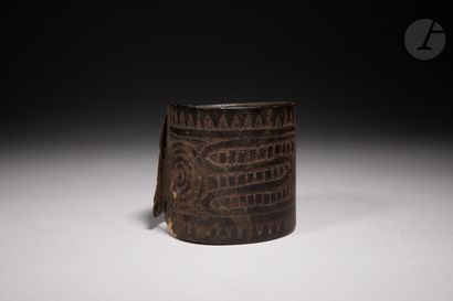 null Very old warrior's armband with engraved decorations of an archaic pattern and...