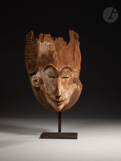 null Ancient and beautiful fragmentary mask

Igbo, Nigeria

Wood, white and black...