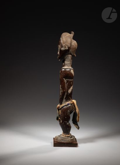 null Male waka sona statuette, probably an asie usu in view of the remains of sacrificial...