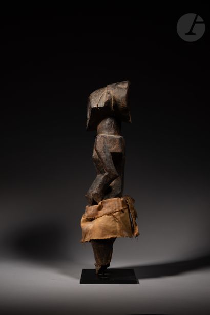 null Sculpture of a standing male ancestor, probably from the styles known as Muhona...