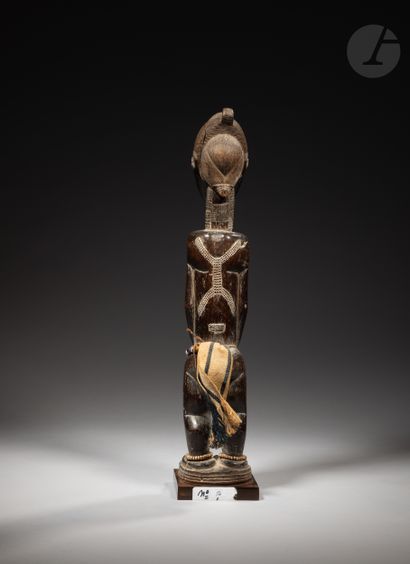 null Male waka sona statuette, probably an asie usu in view of the remains of sacrificial...