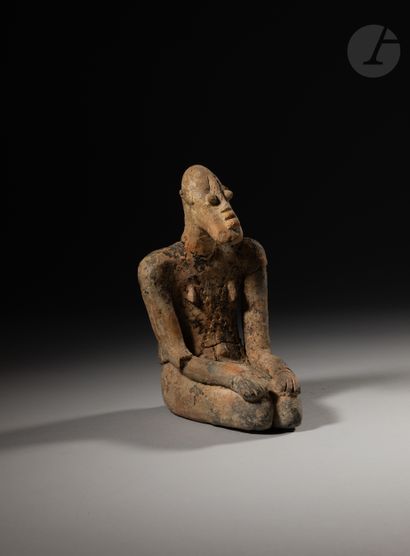 null Ancient and small sculpture, classical representation of a kneeling figure

Djenné...