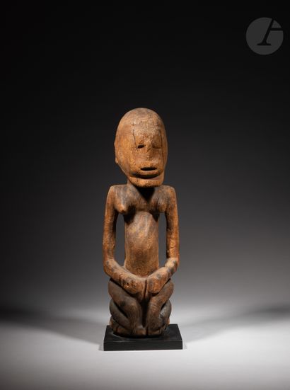 null Sculpture of a kneeling ancestor, with beautiful well-balanced proportions,...