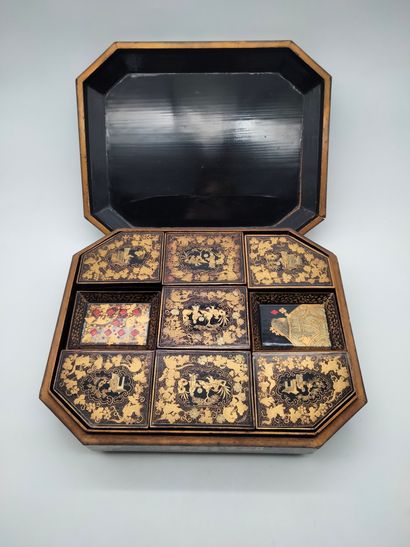 null 
Boîte à jeux en bois laqué, Chine, Canton pour l'exportation, XIXe siècle

De...
