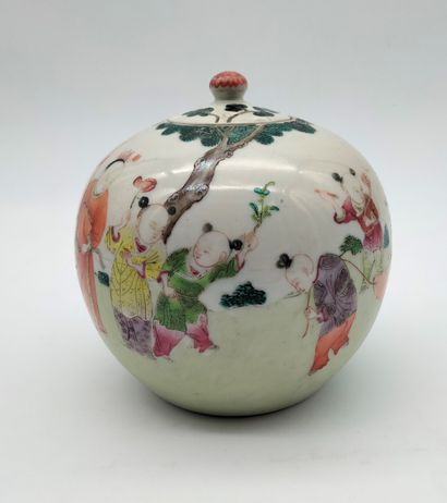  Ginger pot, China, late 19th century Polychrome...