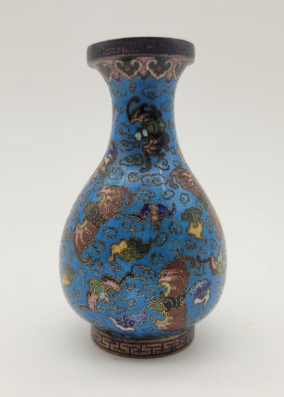 Petit vase en alliage cuivreux, Chine, XIXe...