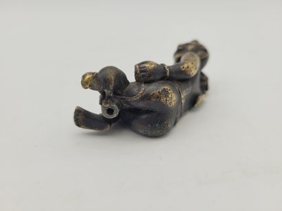 null Poids de calligraphe en alliage cuivreux, Chine, XIXe siècle
Représentant un...