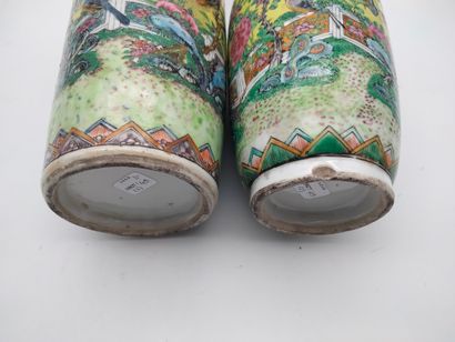 null Deux vases balustres en porcelaine, Chine, Canton, fin XIXe siècle
A décor de...