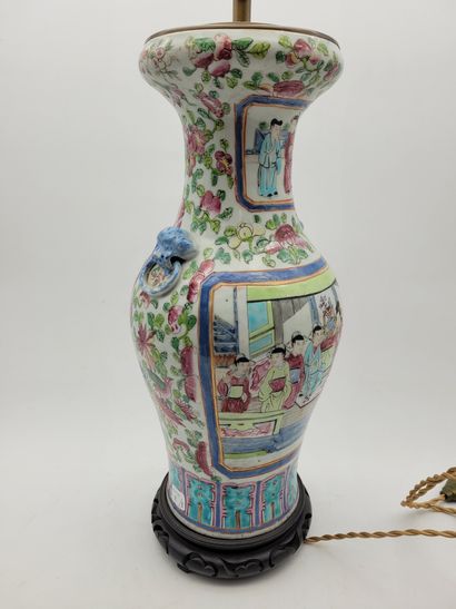 null Porcelain baluster vase, China, Canton, 20th
centuryDecorated with characters...