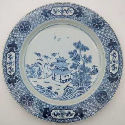 2 porcelain plates, China, Compagnie des...