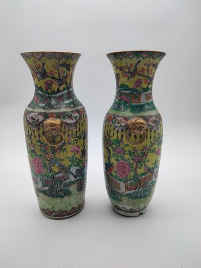 null Two porcelain baluster vases, China, Canton, late 19th
centuryDecorated with...