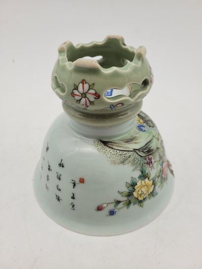 null 
Bol en porcelaine à décor d'oiseaux dans les fleurs, Chine, XXe siècle

Monté...