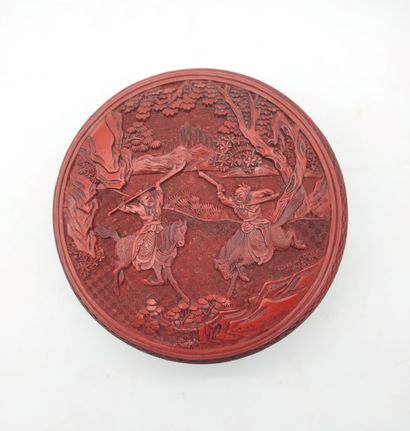 Boîte de forme ronde en laque rouge, Chine,...