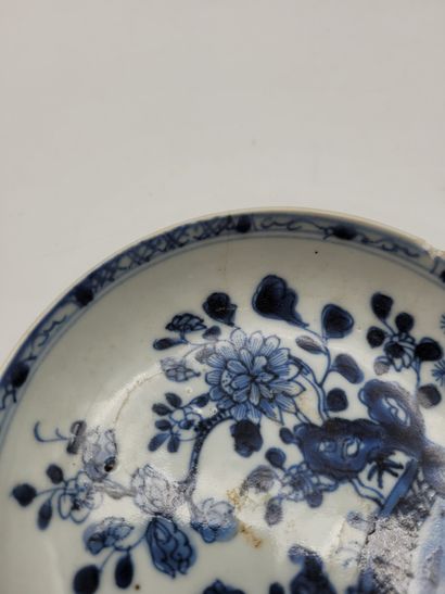 null Blue and white porcelain set, China and Vietnam, 19th century
: 
- 1 bowl with...